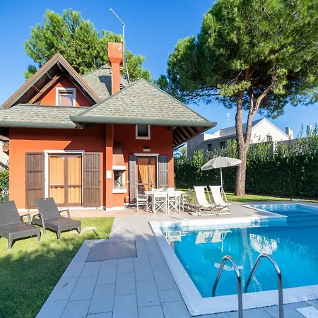 Villa In Albarella With Private Pool & *