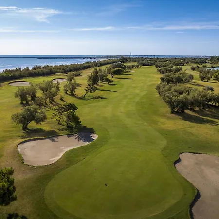 In Albarella With Private Pool & * 이솔라 알바렐라