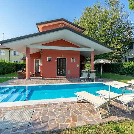 Villa In Albarella With Private Pool &